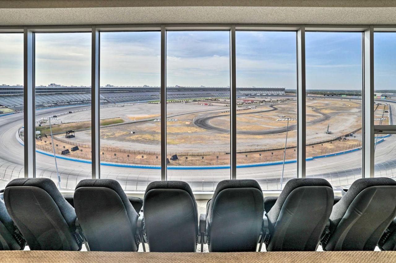 Fort Worth Condo With Racetrack Views And Pool Access ภายนอก รูปภาพ