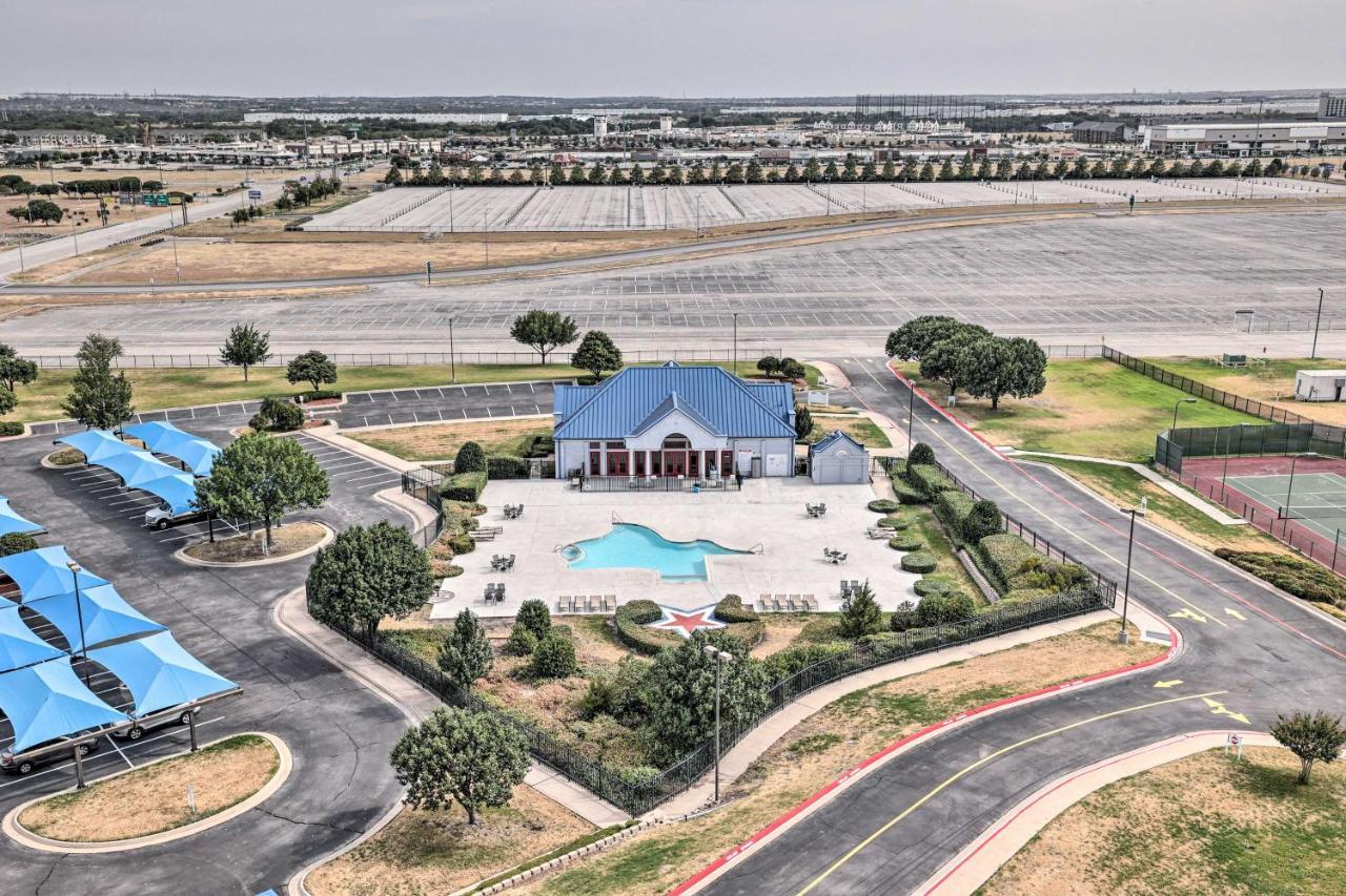 Fort Worth Condo With Racetrack Views And Pool Access ภายนอก รูปภาพ